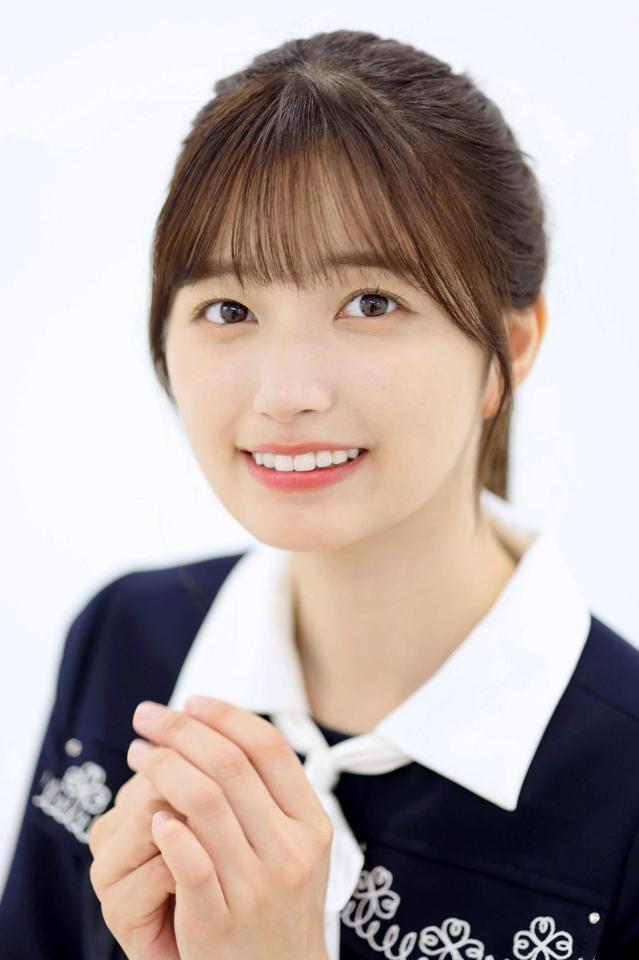 　笑顔でポーズをとる乃木坂４６・五百城茉央