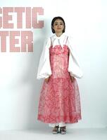 　撮影に応じる安達祐実