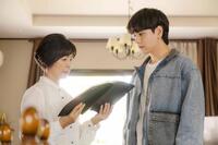 　Ｗ主演する（左から）市毛良枝、豆原一成　©２０２５「富士山と、コーヒーと、しあわせの数式」