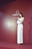 　フォトコールに登場した高橋ひかる