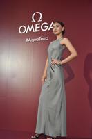 　フォトコールに登場した長谷川潤