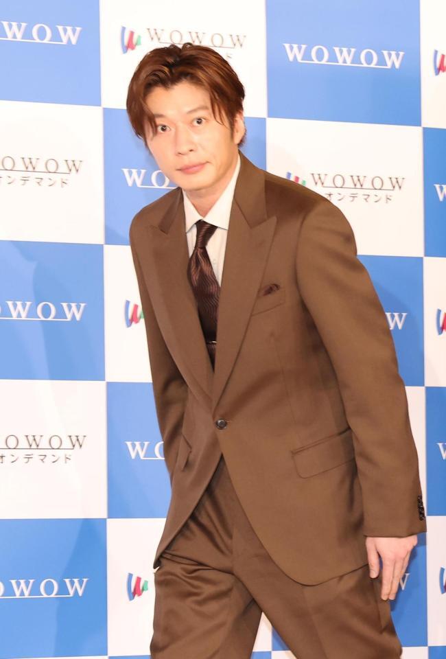 　完成報告会に登場した田中圭（撮影・佐々木彰尚）