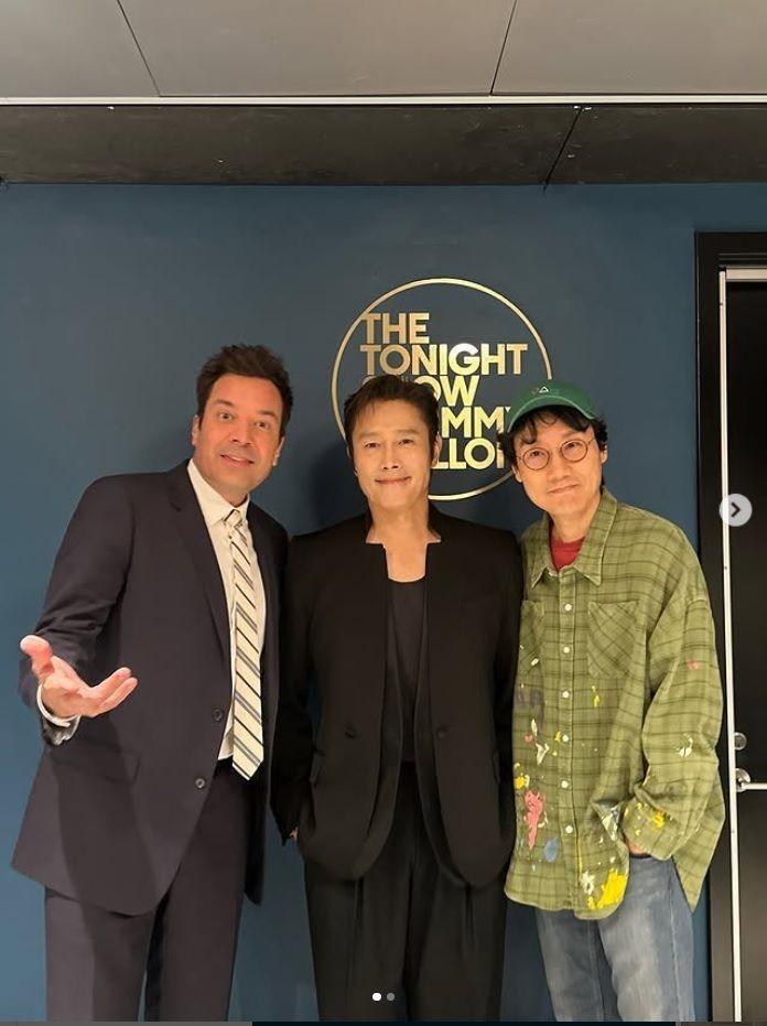 　（左から）ジミー・ファロン、イ・ビョンホン、「イカゲーム」ファン・ドンヒョク監督　イ・ビョンホンの公式インスタグラム（＠ｂｙｕｎｇｈｕｎ０７１２）より