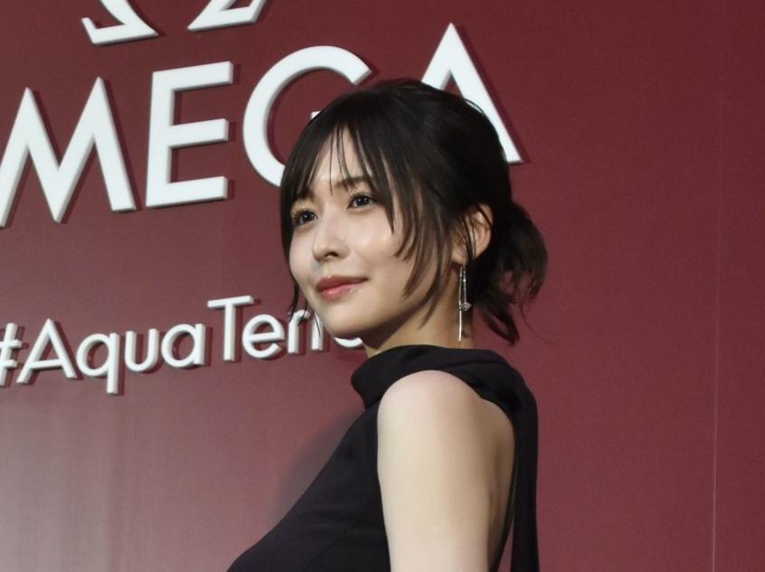 　フォトコールに登場した長濱ねる