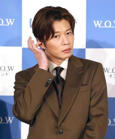 　完成報告会に登場した田中圭（撮影・佐々木彰尚）