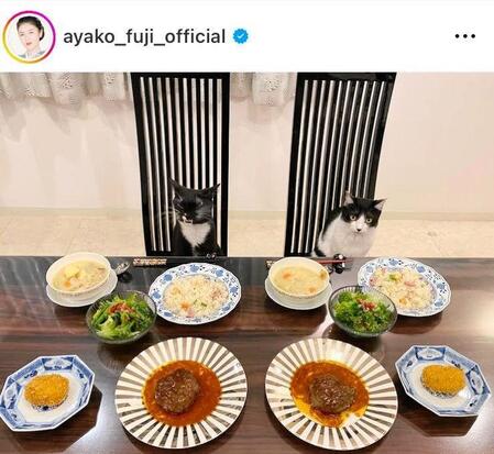 　ホテルのフルコースのような手作りご飯。藤あや子のインスタグラム＠ａｙａｋｏ＿ｆｕｊｉ＿ｏｆｆｉｃｉａｌ（２２年３月６日）より