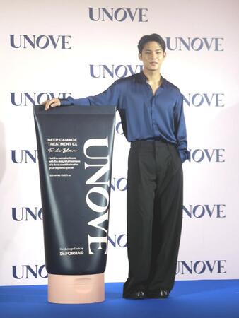 　イベントに最高のビジュアルで登壇したＳＥＶＥＮＴＥＥＮのＭＩＮＧＹＵ