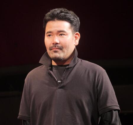 　会見に出席したまさとし先輩