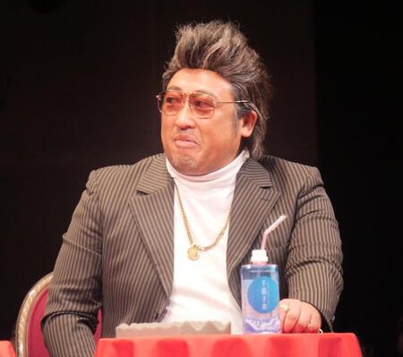 　会見に出席した倉たけし