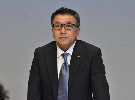 　会見するカンテレの岡宏幸新社長