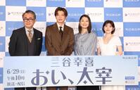 　ドラマをＰＲする（左から）三谷幸喜氏、田中圭、小池栄子、宮澤エマ（撮影・佐々木彰尚）