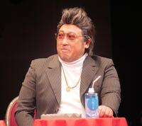 　会見に出席した倉たけし