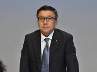 　会見するカンテレの岡宏幸新社長