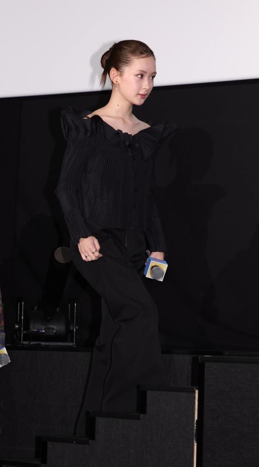 　登壇する畑芽育（撮影・佐々木彰尚）