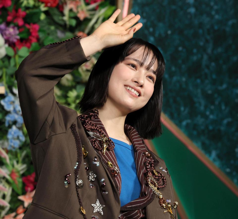 　グリーンカーペットイベントに登場したＴＯＭＯＯ（撮影・棚橋慶太）