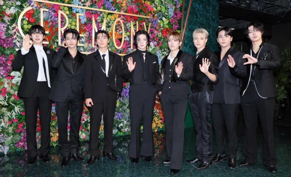 　グリーンカーペットイベントに登場したＡＴＥＥＺ（撮影・棚橋慶太）