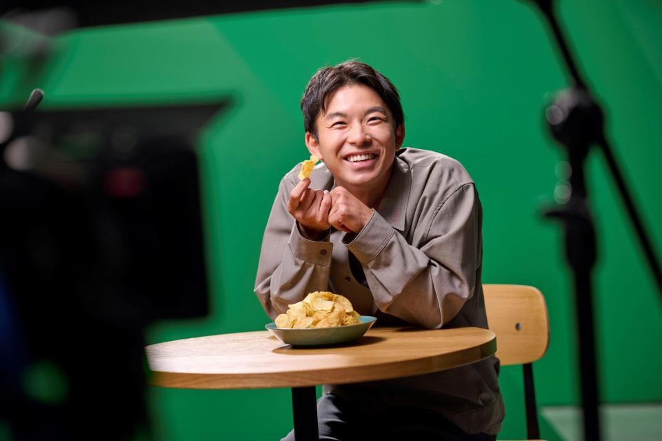 　「堅あげポテト」の新ＣＭに出演する仲野太賀