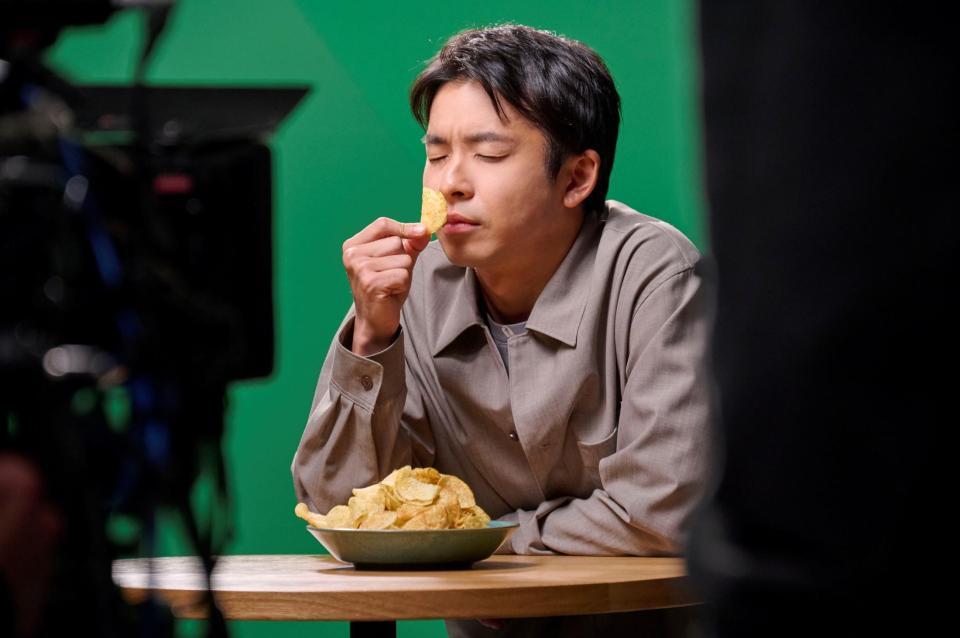 　「堅あげポテト」の新ＣＭに出演する仲野太賀