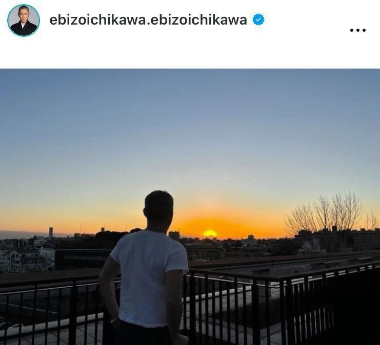 自宅のテラスで。２月１１日付の市川団寿老のインスタグラム＠ｅｂｉｚｏｉｃｈｉｋａｗａ．ｅｂｉｚｏｉｃｈｉｋａｗａより 