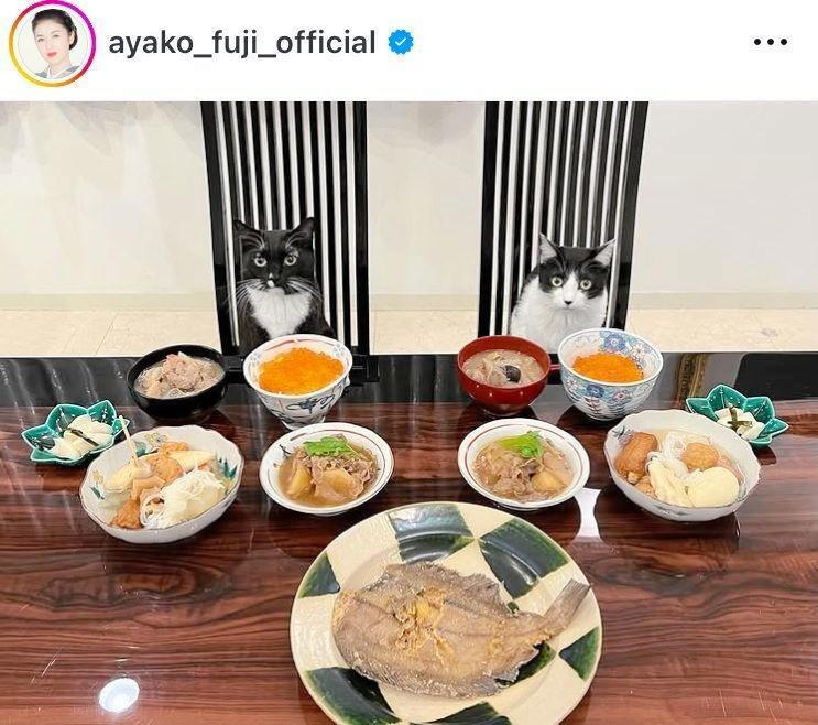 　ホテルのフルコースのような手作りご飯。藤あや子のインスタグラム＠ａｙａｋｏ＿ｆｕｊｉ＿ｏｆｆｉｃｉａｌ（２２年３月６日）より