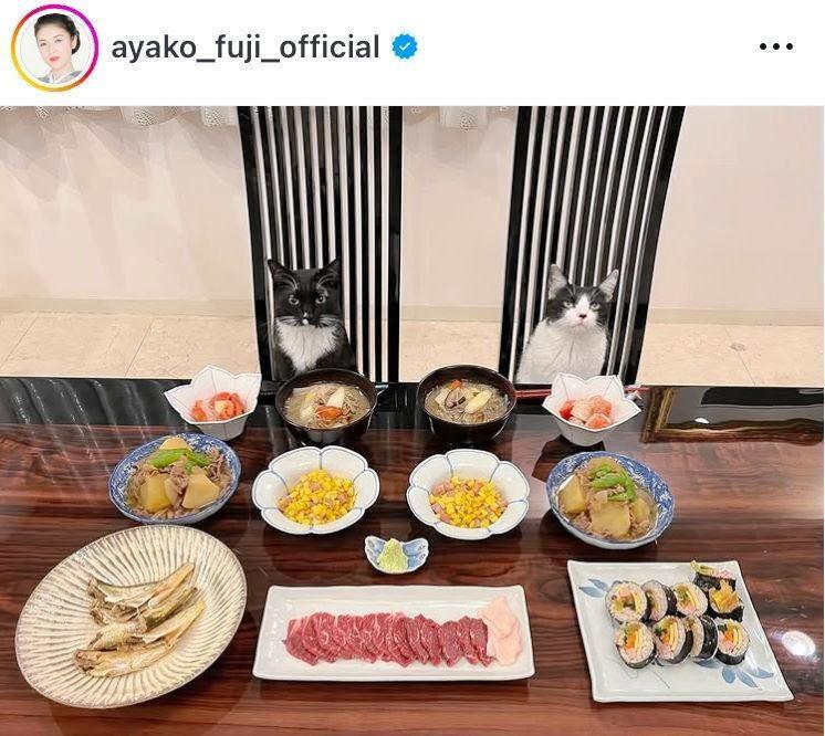 　ホテルのフルコースのような手作りご飯。藤あや子のインスタグラム＠ａｙａｋｏ＿ｆｕｊｉ＿ｏｆｆｉｃｉａｌ（２２年３月６日）より