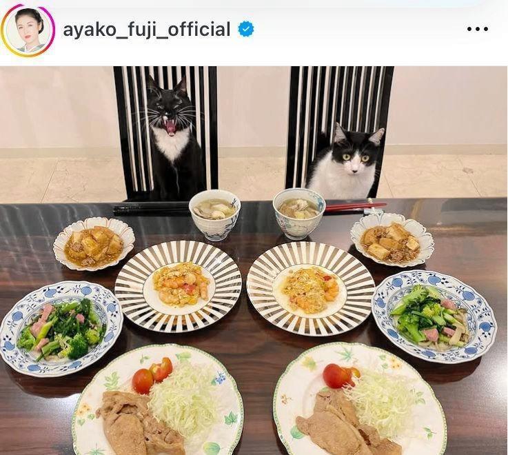 　ホテルのフルコースのような手作りご飯。藤あや子のインスタグラム＠ａｙａｋｏ＿ｆｕｊｉ＿ｏｆｆｉｃｉａｌ（２２年３月６日）より
