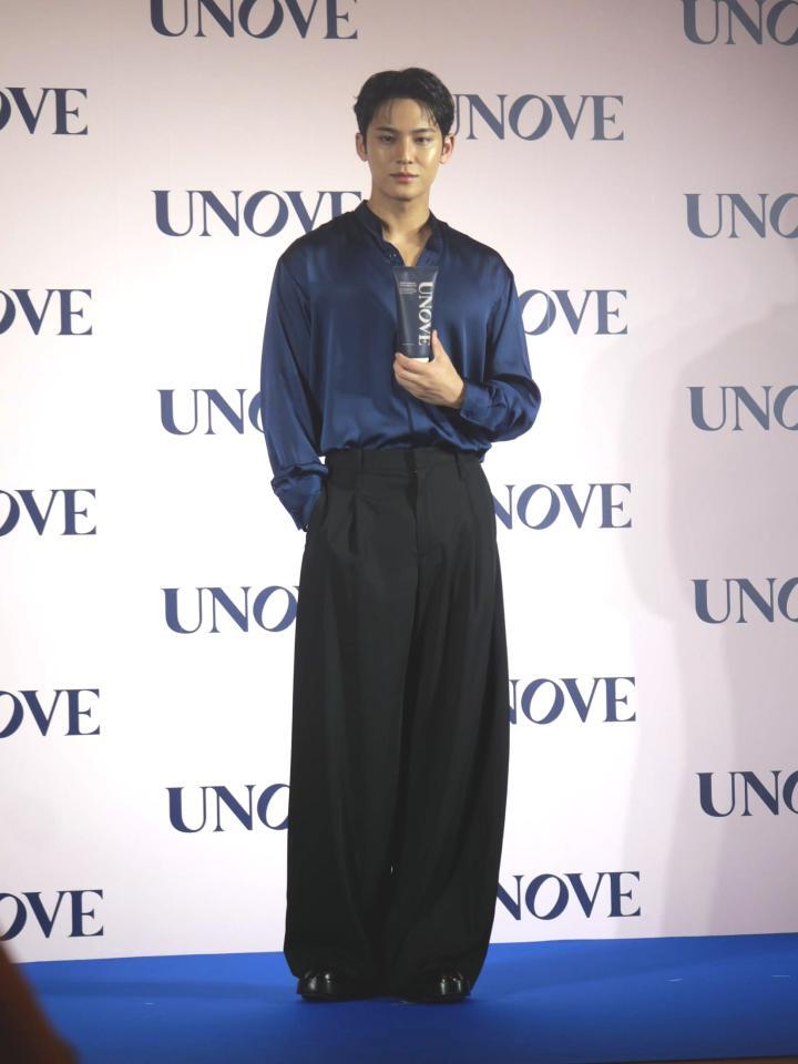 　イベントに最高のビジュアルで登壇したＳＥＶＥＮＴＥＥＮのＭＩＮＧＹＵ