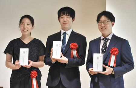 藤井聡太七冠「より面白い将棋を」 関西囲碁将棋記者クラブ賞５年連続５度目の受賞