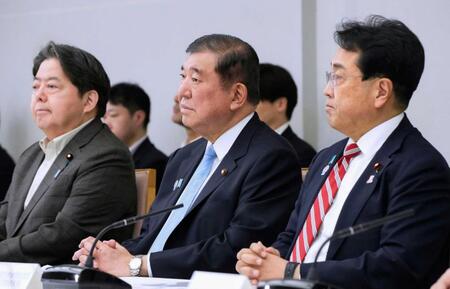 　石破茂総理（中央）は本当に大切な議論を国民に指し示すべき