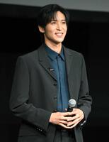 　爽やかな笑顔を見せる目黒蓮（撮影・堀内翔）