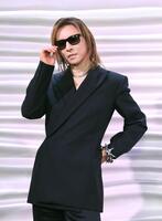 　インタビューに応じたＹＯＳＨＩＫＩ