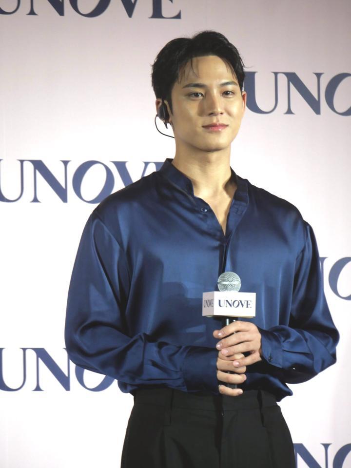 　イベントに最高のビジュアルで登壇したＳＥＶＥＮＴＥＥＮのＭＩＮＧＹＵ