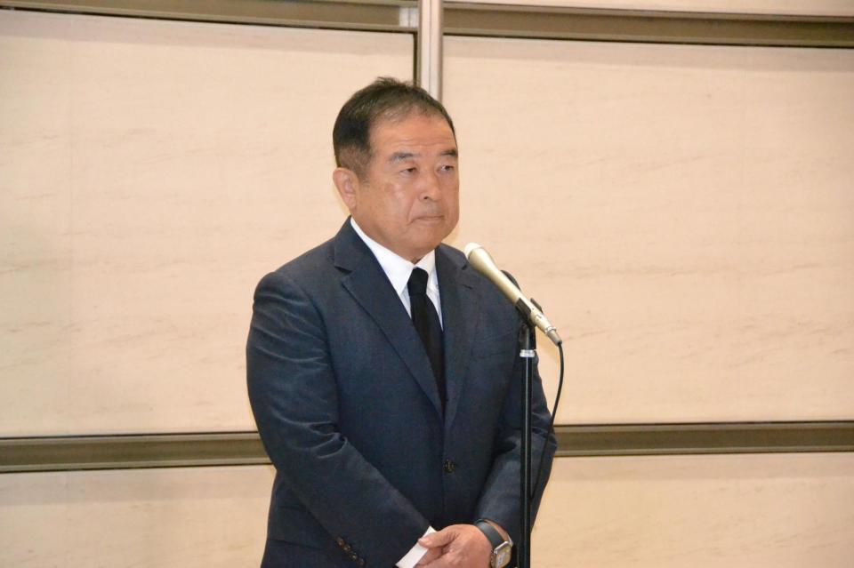 　囲み取材に応じた日本テレビの福田博之社長