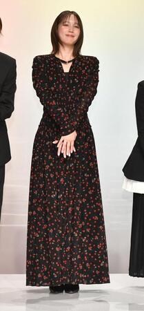 　制作発表で笑顔を見せる本田翼（撮影・持木克友）