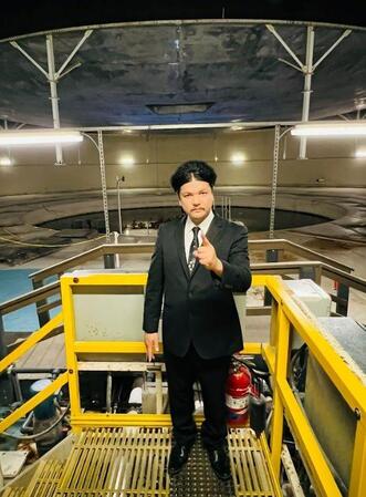 　「ウソかホントかわからない　やりすぎ都市伝説２０２５夏」に出演する関暁夫（©テレビ東京）