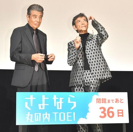 　サングラスを外す舘ひろし（左）と柴田恭兵（撮影・持木克友）