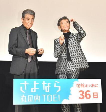 　サングラスを外す舘ひろし（左）と柴田恭兵（撮影・持木克友）