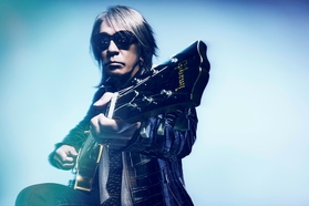 　アンコール出演に急きょ出演したＢ’ｚの松本孝弘