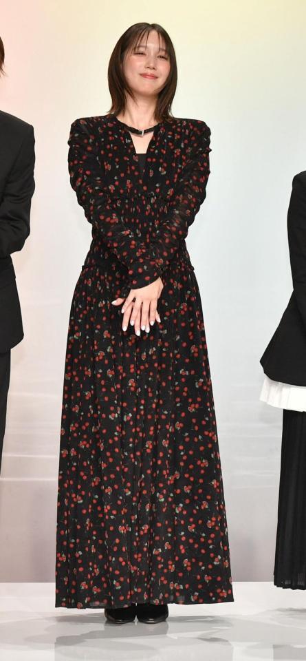 　制作発表で笑顔を見せる本田翼（撮影・持木克友）