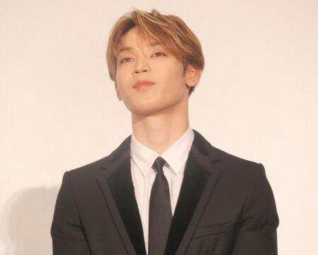 　イベントにスーツ姿で出席した與那城奨