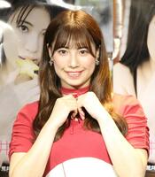 　ポーズを決める荒井優希