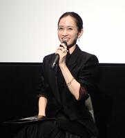 　トークショーを行った前田敦子