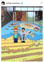 やなせさんのキャラクター隣にもちょこん。中沢元紀のインスタグラム＠ｍｏｔｏｋｉ．ｎａｋａｚａｗａ＿より