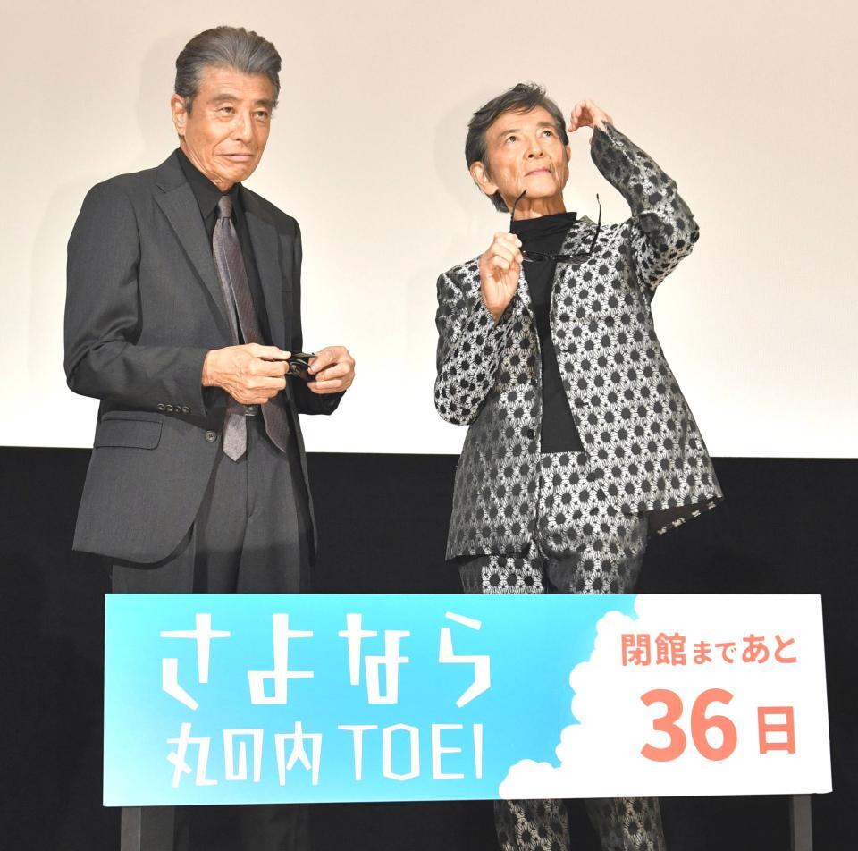 　サングラスを外す舘ひろし（左）と柴田恭兵（撮影・持木克友）