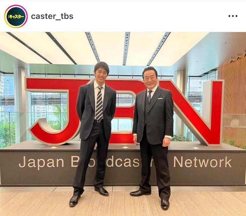 今や超売れっ子！大物俳優と豪華２Ｓ。日曜劇場『キャスター』【公式】のインスタグラム＠ｃａｓｔｅｒ＿ｔｂｓより