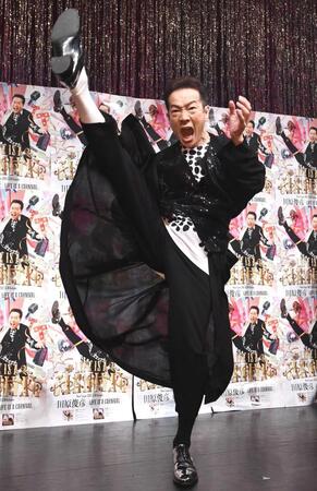 　華麗に足を上げる田原俊彦（撮影・園田高夫）