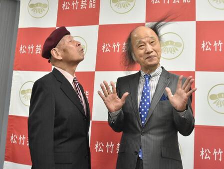 　定番のネタを披露する（左から）海原かなたと海原はるか