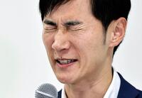 　記者会見する再生の道の石丸代表＝22日