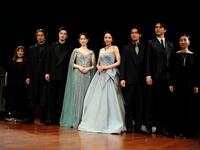 　「マタ・ハリ」の制作発表会見に出席した（左から）石丸さち子氏、神尾佑、廣瀬友祐、愛希れいか、柚希礼音、加藤和樹、甲斐翔真、春風ひとみ