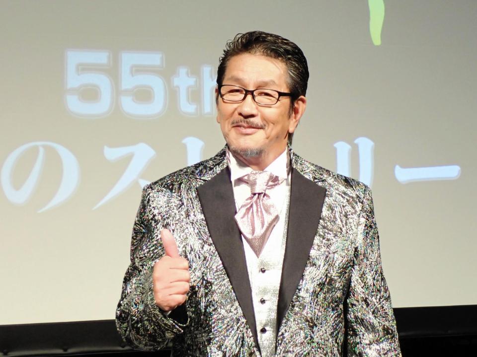 　サムアップする野村将希